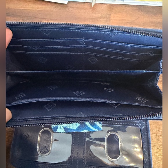 VERA BRADLEY Blue Pattered RFID Turnlock Wallet - Picture 4 of 7